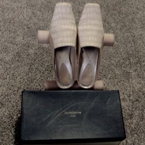 LIZ CLAIBORNE NATURAL CROCCA FABRIC FLEX MID-HEEL SQUARE TOE SIZE 8M MULES/SHOES